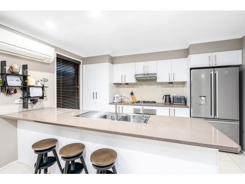 16 Jenkin Street, Ropes Crossing NSW 2760