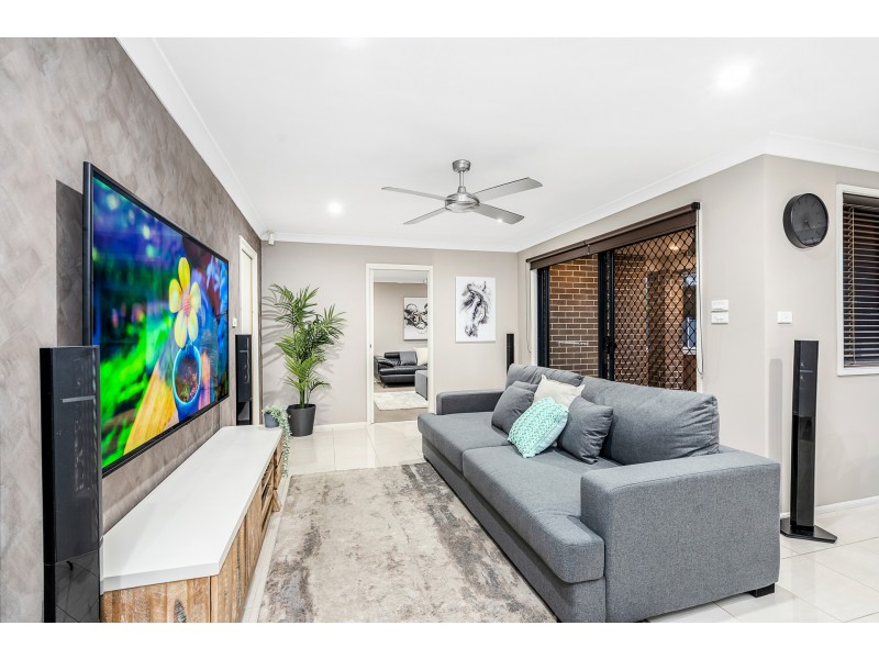 16 Jenkin Street, Ropes Crossing NSW 2760