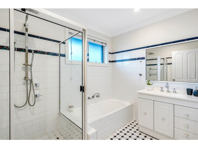 9 Amphitheatre Circuit, Baulkham Hills NSW 2153