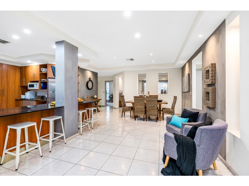 1 Cleveland Close, Rouse Hill NSW 2155