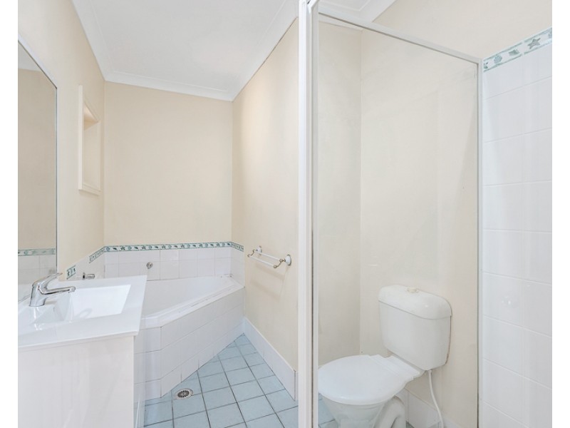 4/26 Carinya Street, Girraween NSW 2145