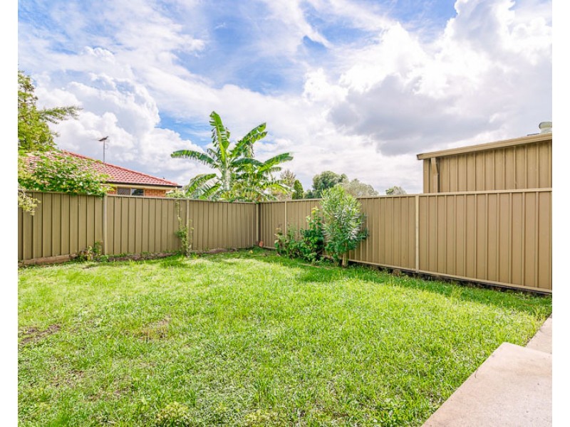 4/26 Carinya Street, Girraween NSW 2145