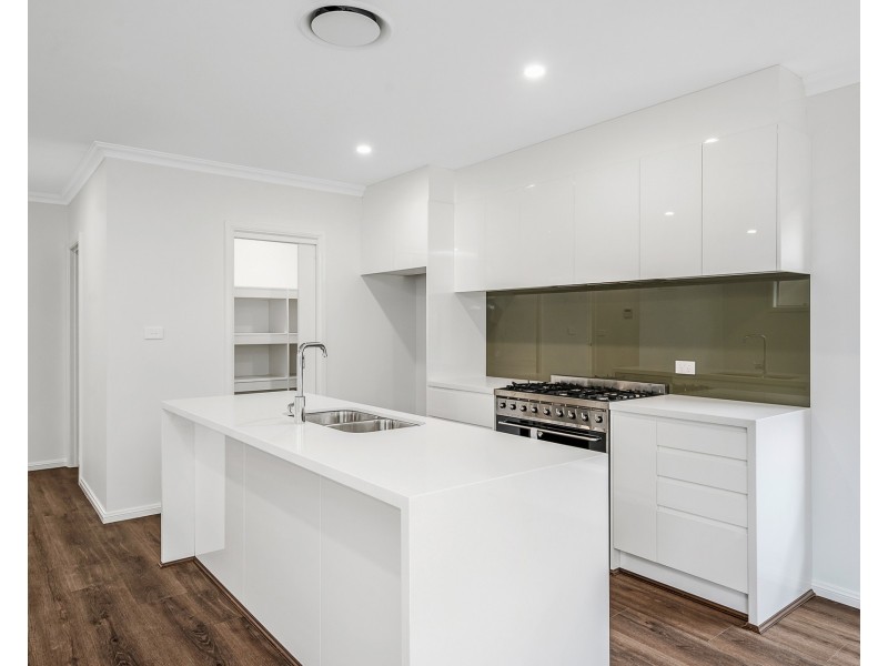 11 Hedgewood Drive, Box Hill NSW 2765