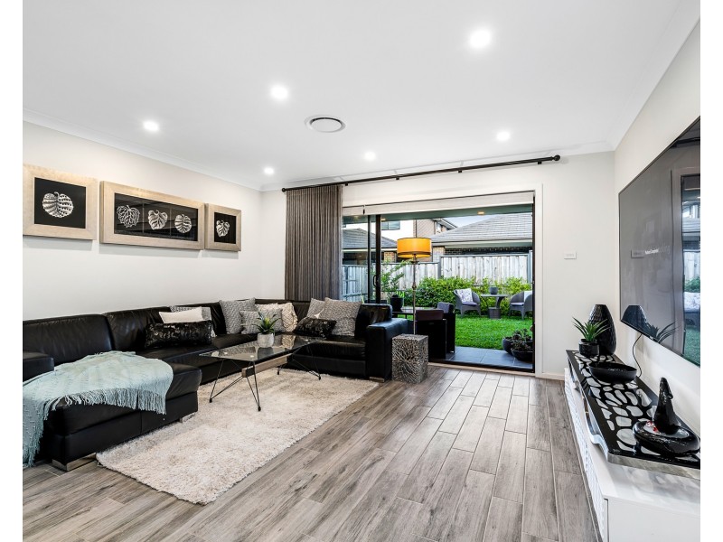 10 Kalinda Avenue, Box Hill NSW 2765