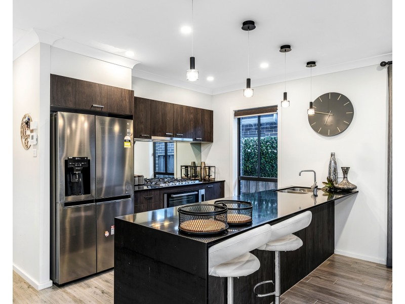 10 Kalinda Avenue, Box Hill NSW 2765