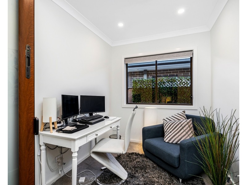 10 Kalinda Avenue, Box Hill NSW 2765