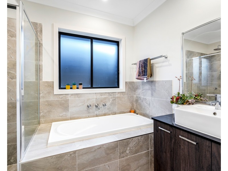 10 Kalinda Avenue, Box Hill NSW 2765