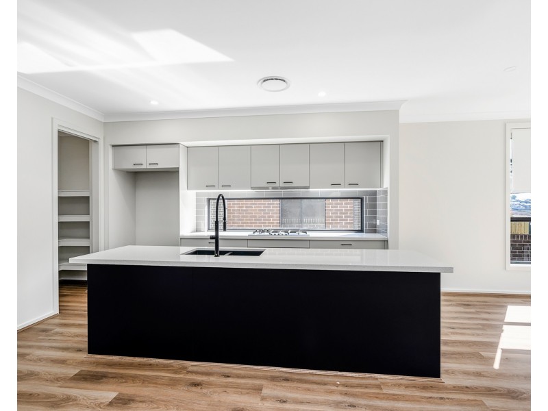 10 Thoroughbred Way, Box Hill NSW 2765