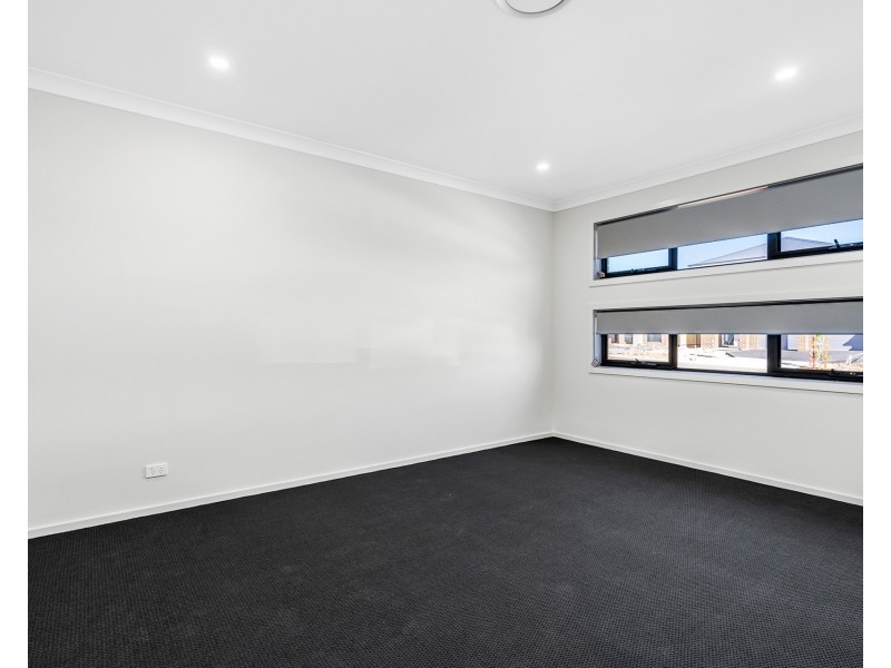 10 Thoroughbred Way, Box Hill NSW 2765