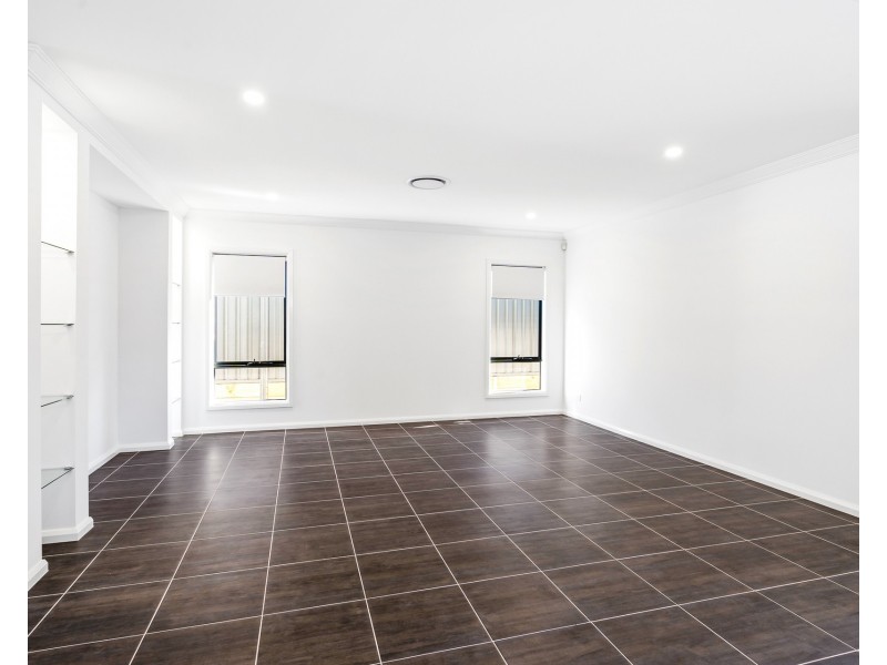 7 Hedgewood Drive, Box Hill NSW 2765