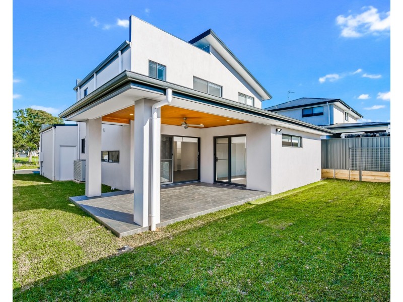 7 Hedgewood Drive, Box Hill NSW 2765