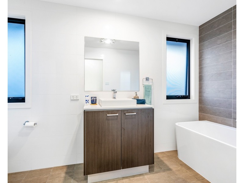 13 Travertine Grove, Box Hill NSW 2765