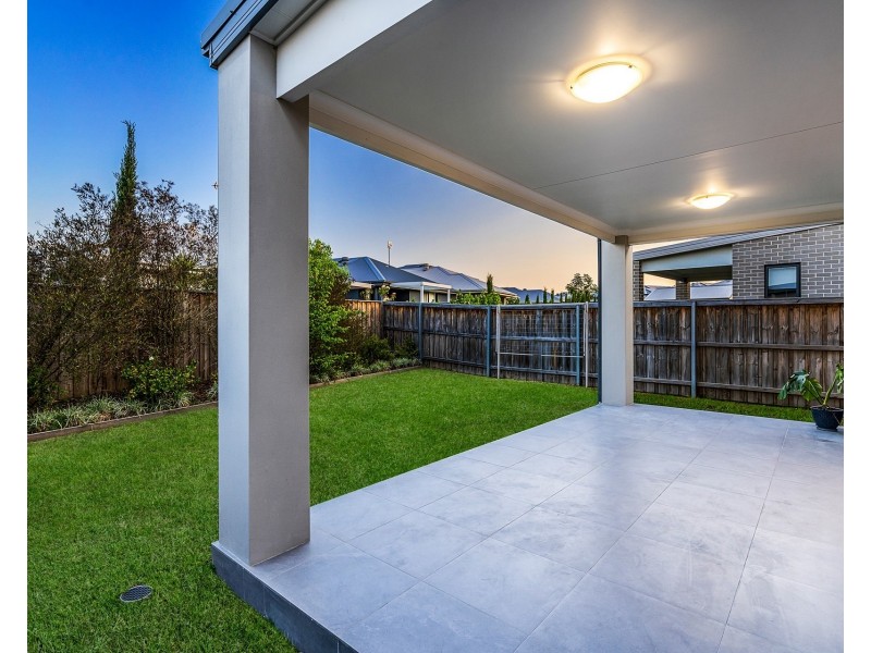 13 Travertine Grove, Box Hill NSW 2765