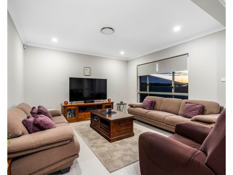 32 Thorpe Circuit, Oran Park NSW 2570