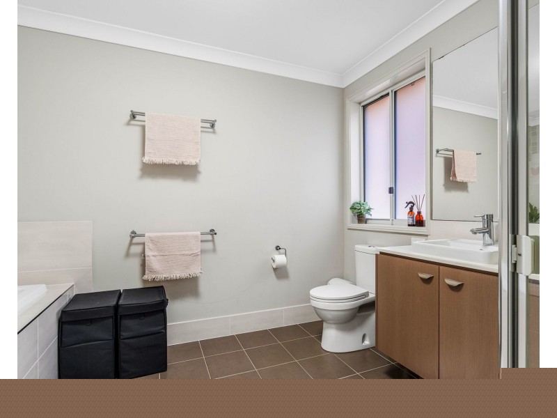 32 Thorpe Circuit, Oran Park NSW 2570