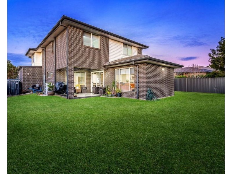 32 Thorpe Circuit, Oran Park NSW 2570