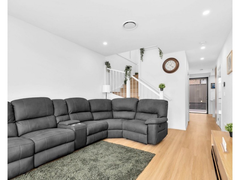 6 Anstey Glade, Riverstone NSW 2765