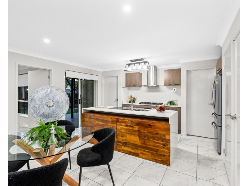 19 Lyrebird Crescent, The Ponds NSW 2769