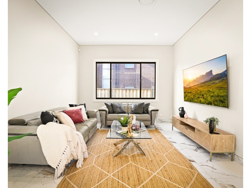 136 Valletta Drive, Box Hill NSW 2765