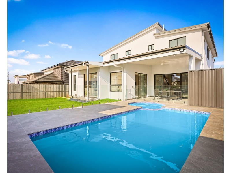 136 Valletta Drive, Box Hill NSW 2765