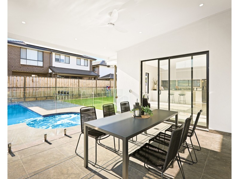 136 Valletta Drive, Box Hill NSW 2765