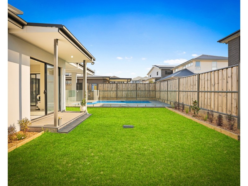 136 Valletta Drive, Box Hill NSW 2765