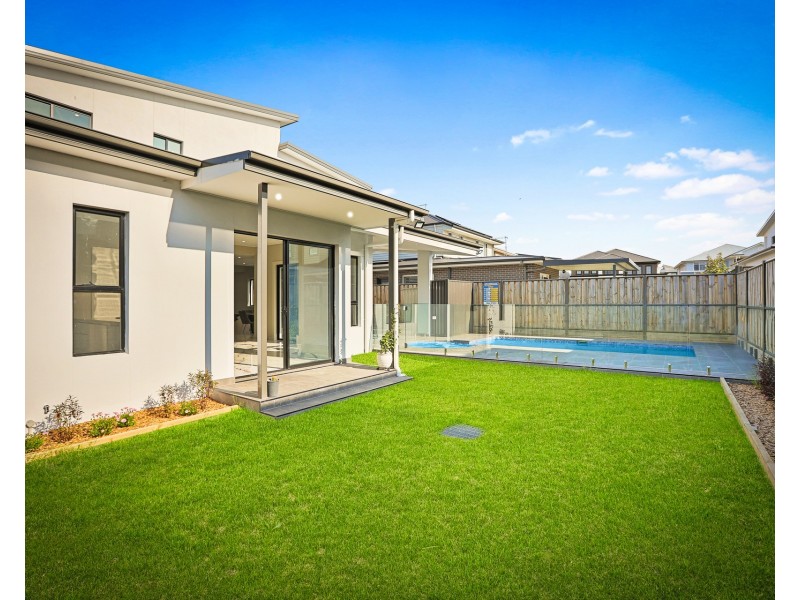 136 Valletta Drive, Box Hill NSW 2765