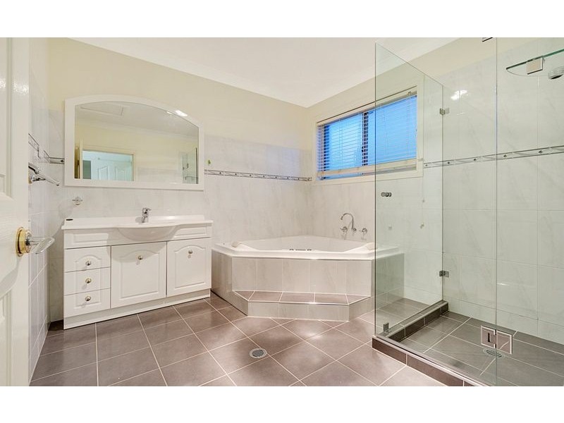 8 Bridgeview Circuit, Bella Vista NSW 2153