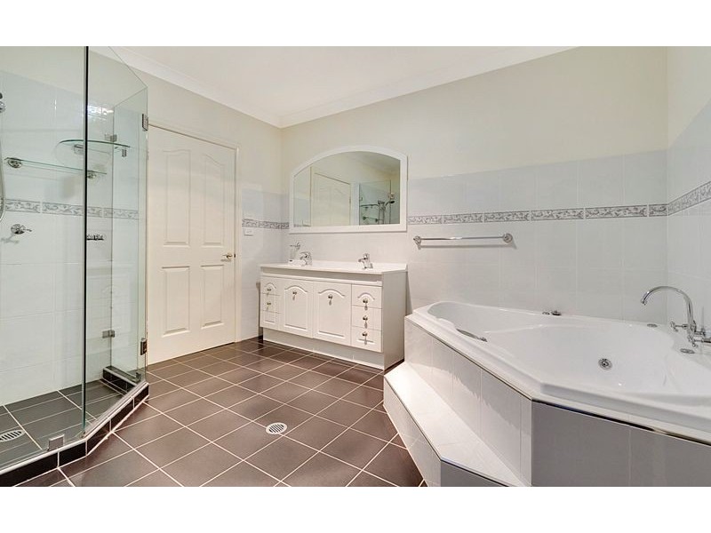 8 Bridgeview Circuit, Bella Vista NSW 2153