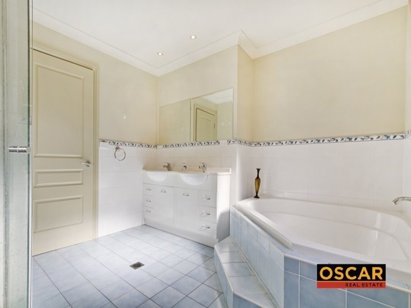 85 Edgewater Dr, Bella Vista NSW 2153