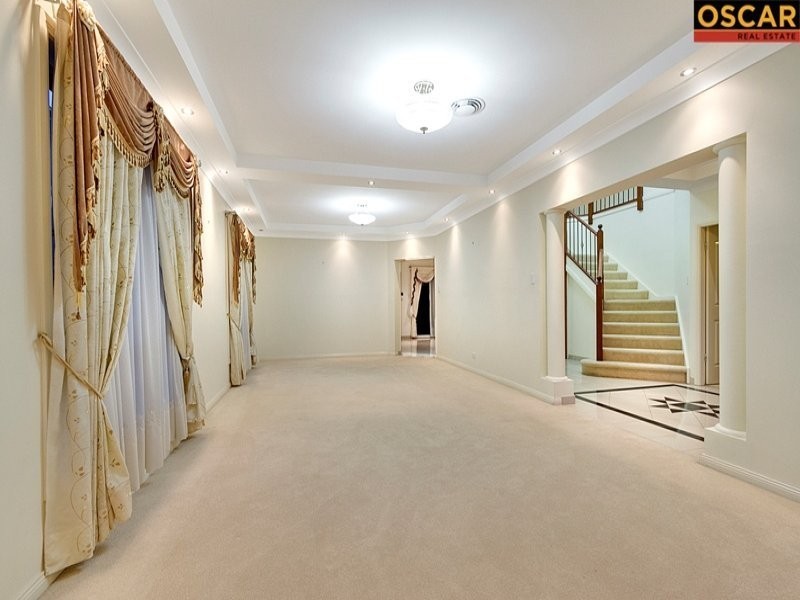 8 Bridgeview Cct, Bella Vista NSW 2153