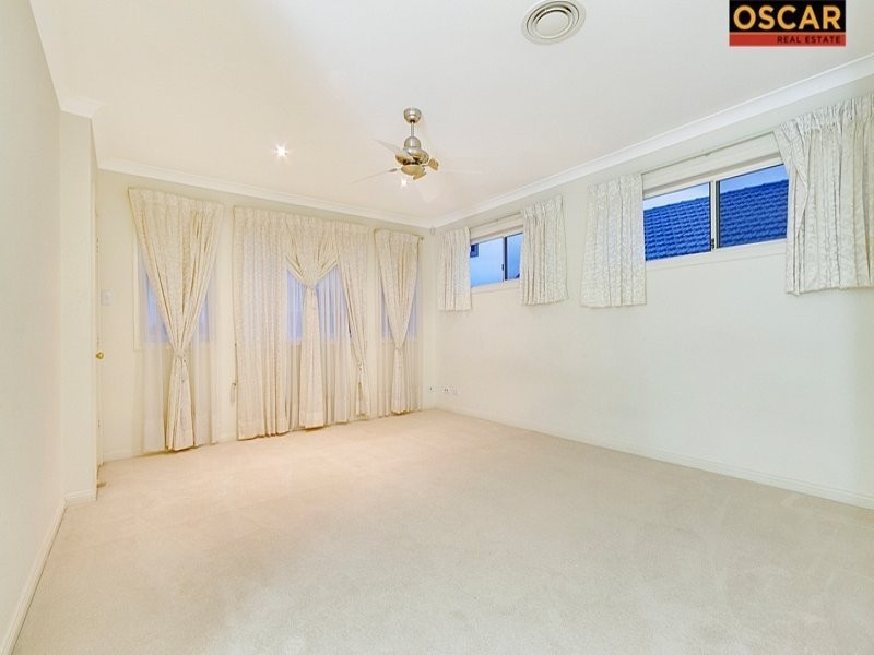 8 Bridgeview Cct, Bella Vista NSW 2153