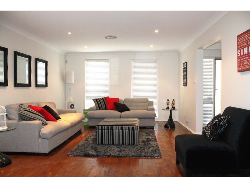 12 Roxburgh Cres, Stanhope Gardens NSW 2768