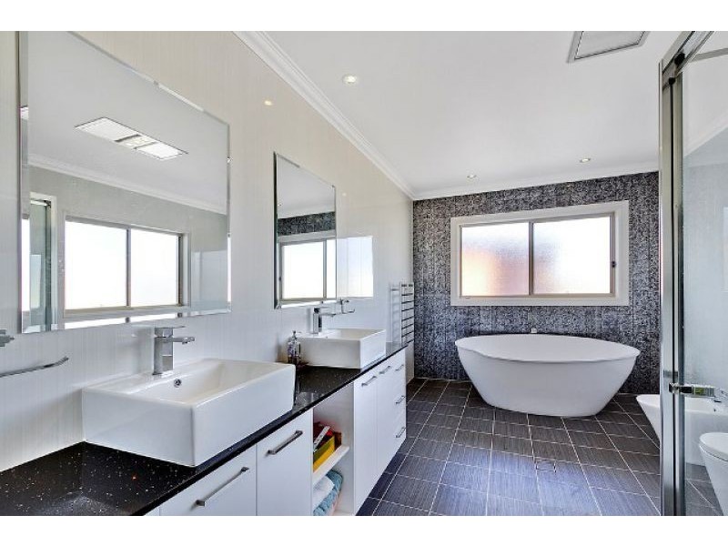 7 WOODBRIDGE PLACE, Bella Vista NSW 2153