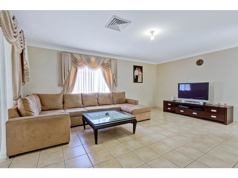 19 Aquamarine Street, Quakers Hill NSW 2763