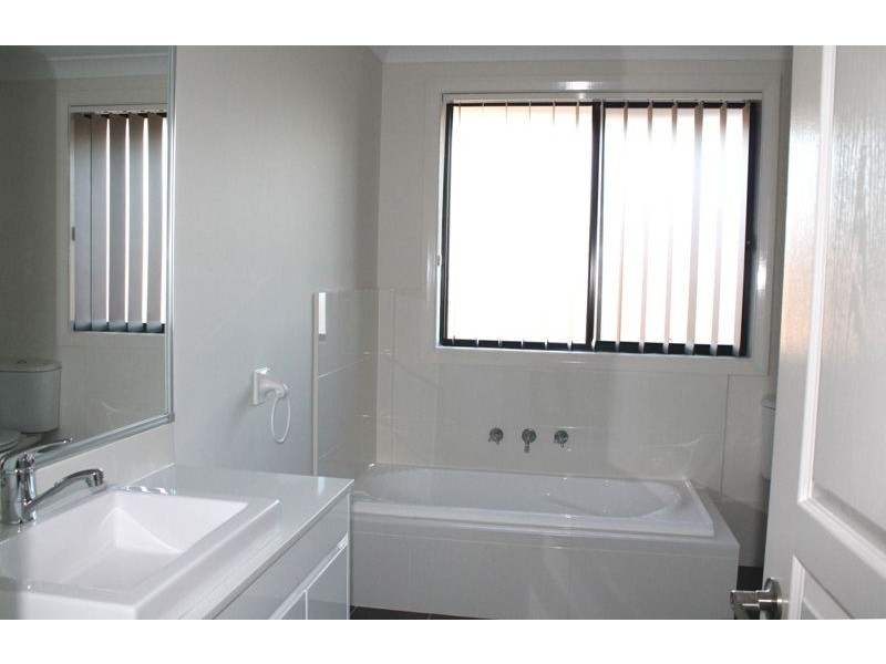 1b Melody St, Toongabbie NSW 2146