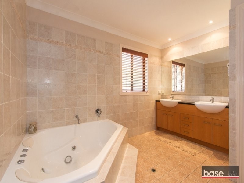 11 Harrison Court, Chermside West QLD 4032