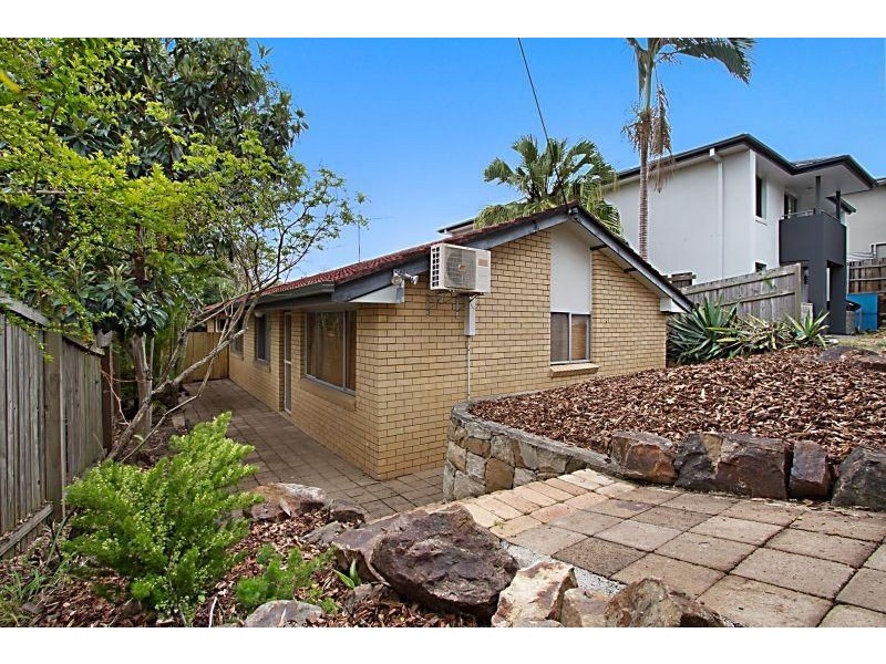 10 Ootana Street, Chapel Hill QLD 4069