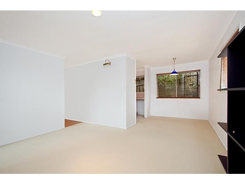 10 Ootana Street, Chapel Hill QLD 4069