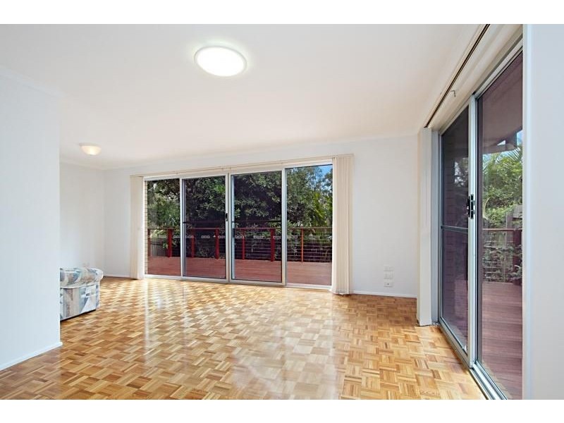 10 Ootana Street, Chapel Hill QLD 4069