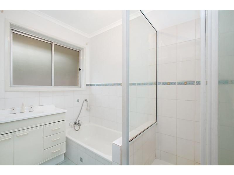 10 Ootana Street, Chapel Hill QLD 4069