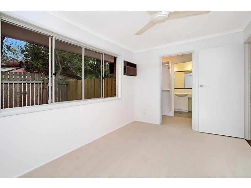 10 Ootana Street, Chapel Hill QLD 4069