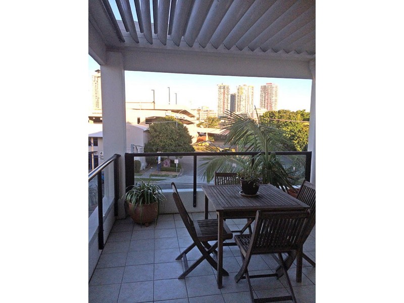 18/31 Railway Street, Southport QLD 4215