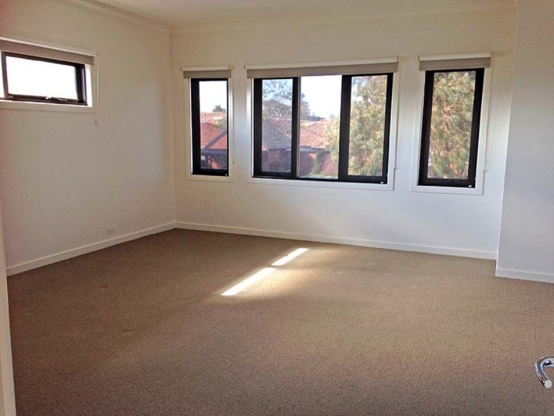 9 Garnet-Leary Avenue, Black Rock VIC 3193