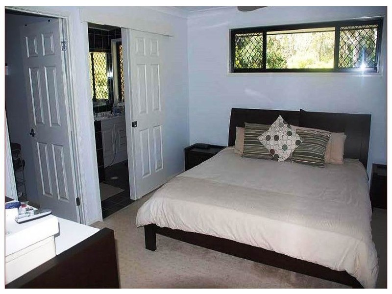 11 Trafalgar Vale Avenue, Wellington Point QLD 4160