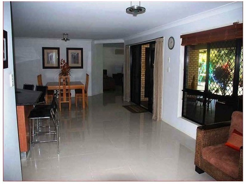 11 Trafalgar Vale Avenue, Wellington Point QLD 4160