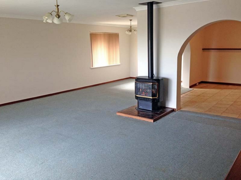 15 Banksia Circle, Thornlie WA 6108