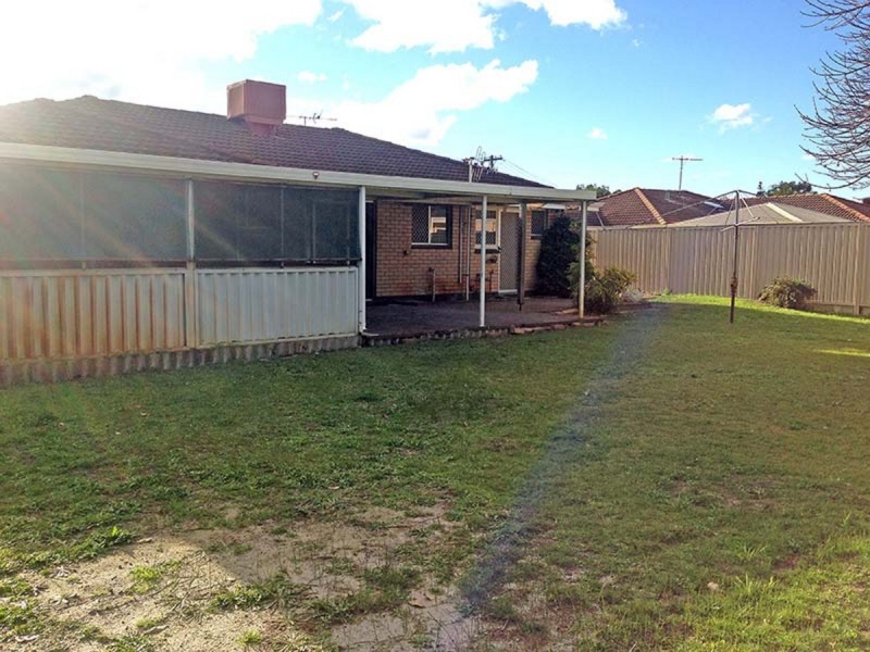 15 Banksia Circle, Thornlie WA 6108
