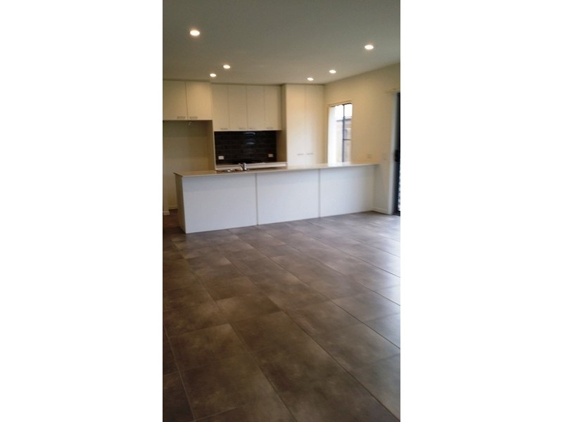 10 Bladensburg Drive, Waterford QLD 4133