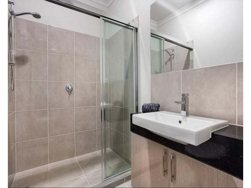 2/3 Donald Street, Brunswick VIC 3056